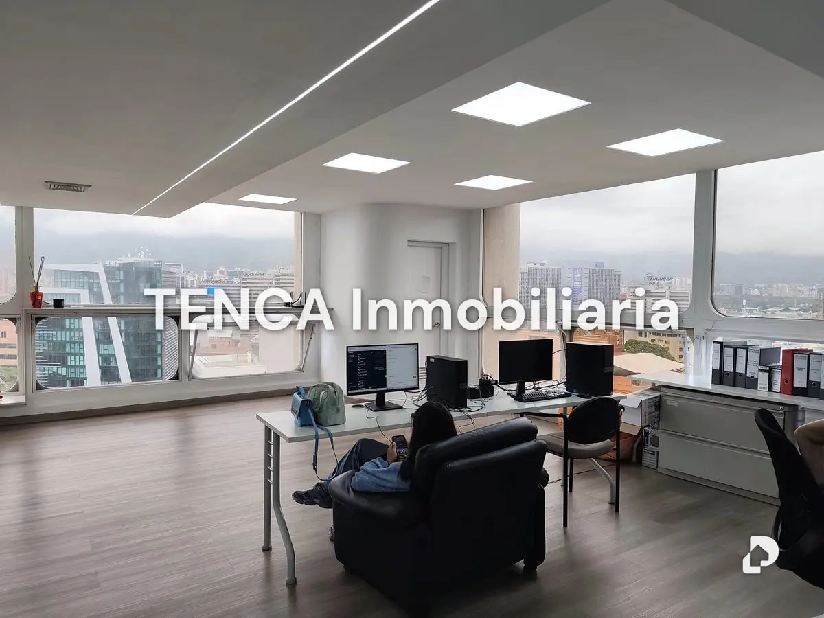 Oficina en Las Mercedes, Caracas – 24