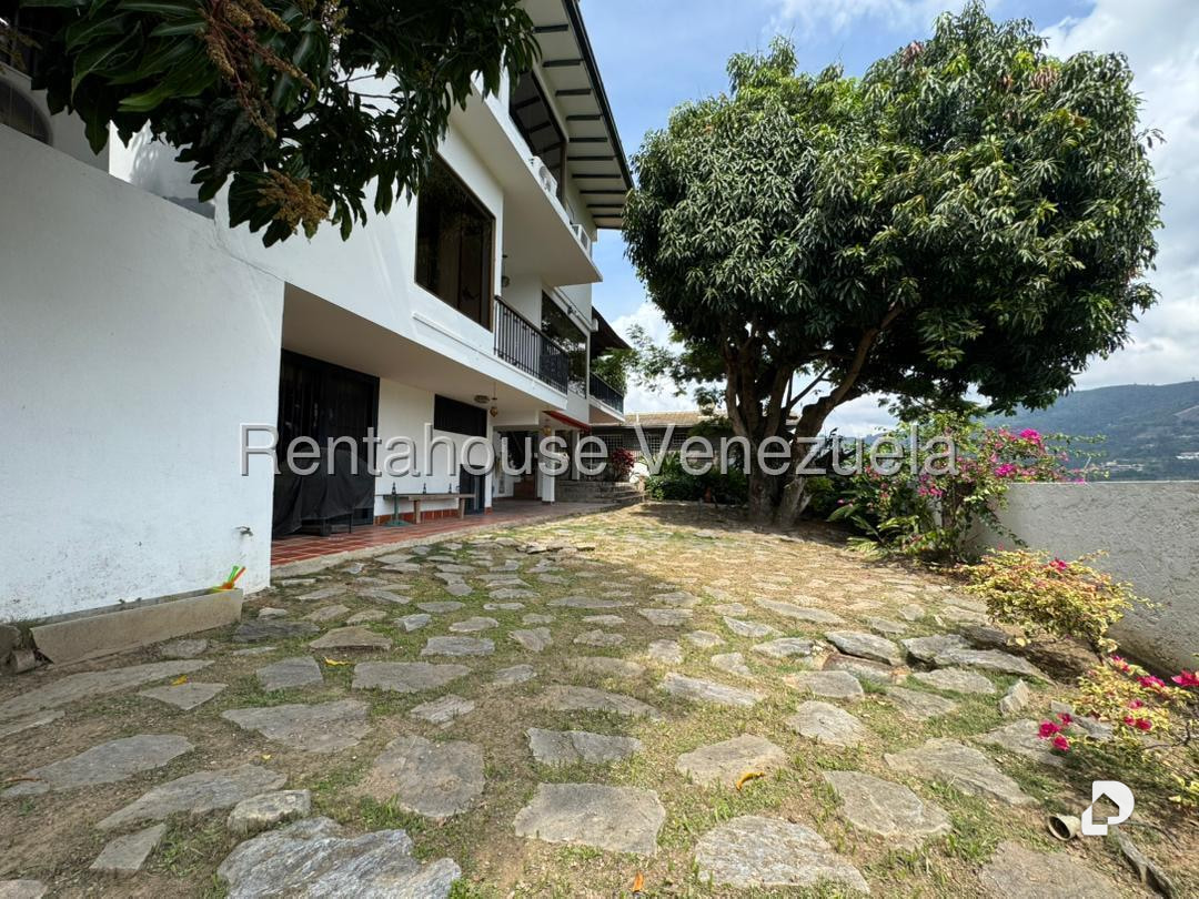 House in Lomas De La Trinidad, Caracas – 13