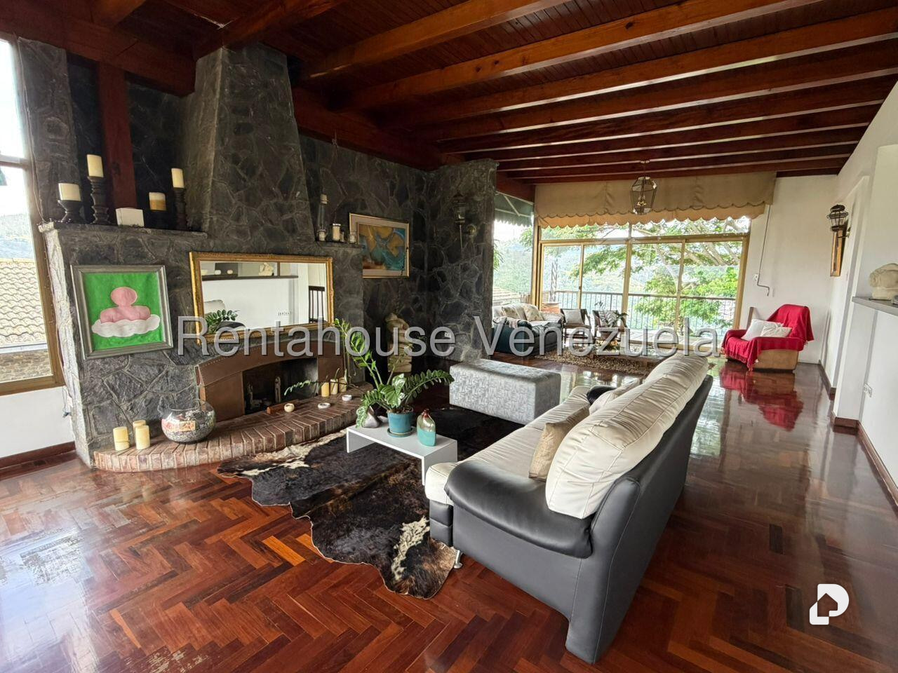 House in Lomas De La Trinidad, Caracas – 31
