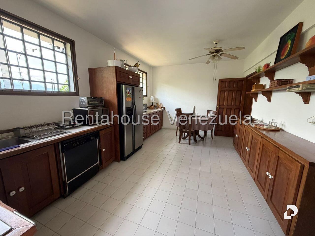 House in Lomas De La Trinidad, Caracas – 37