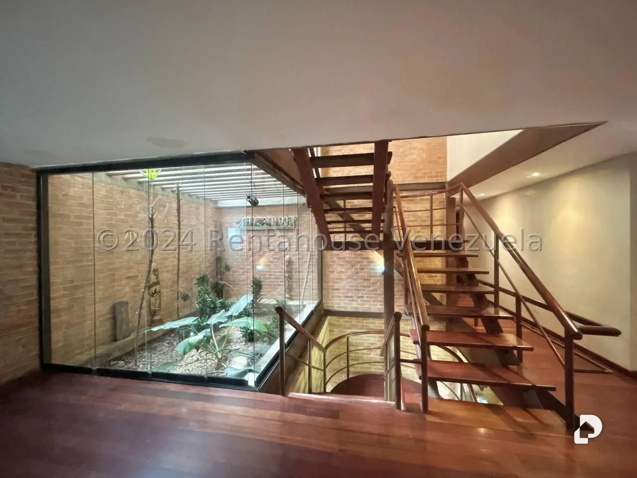 Casa en Oripoto, Caracas – 15