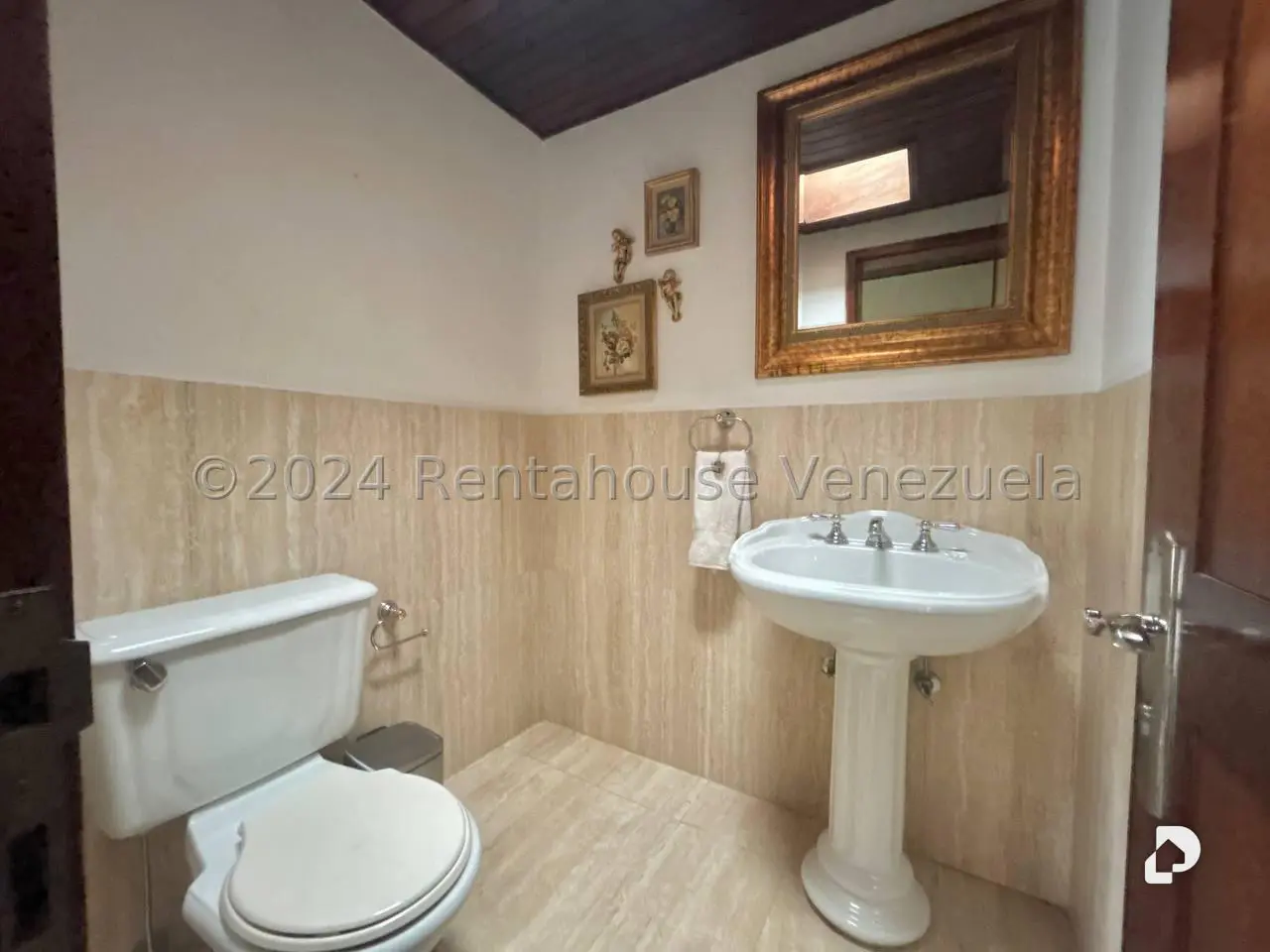 Casa en Oripoto, Caracas – 13
