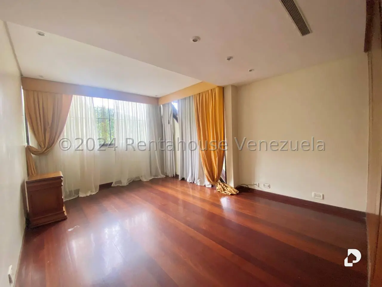 Casa en Oripoto, Caracas – 26