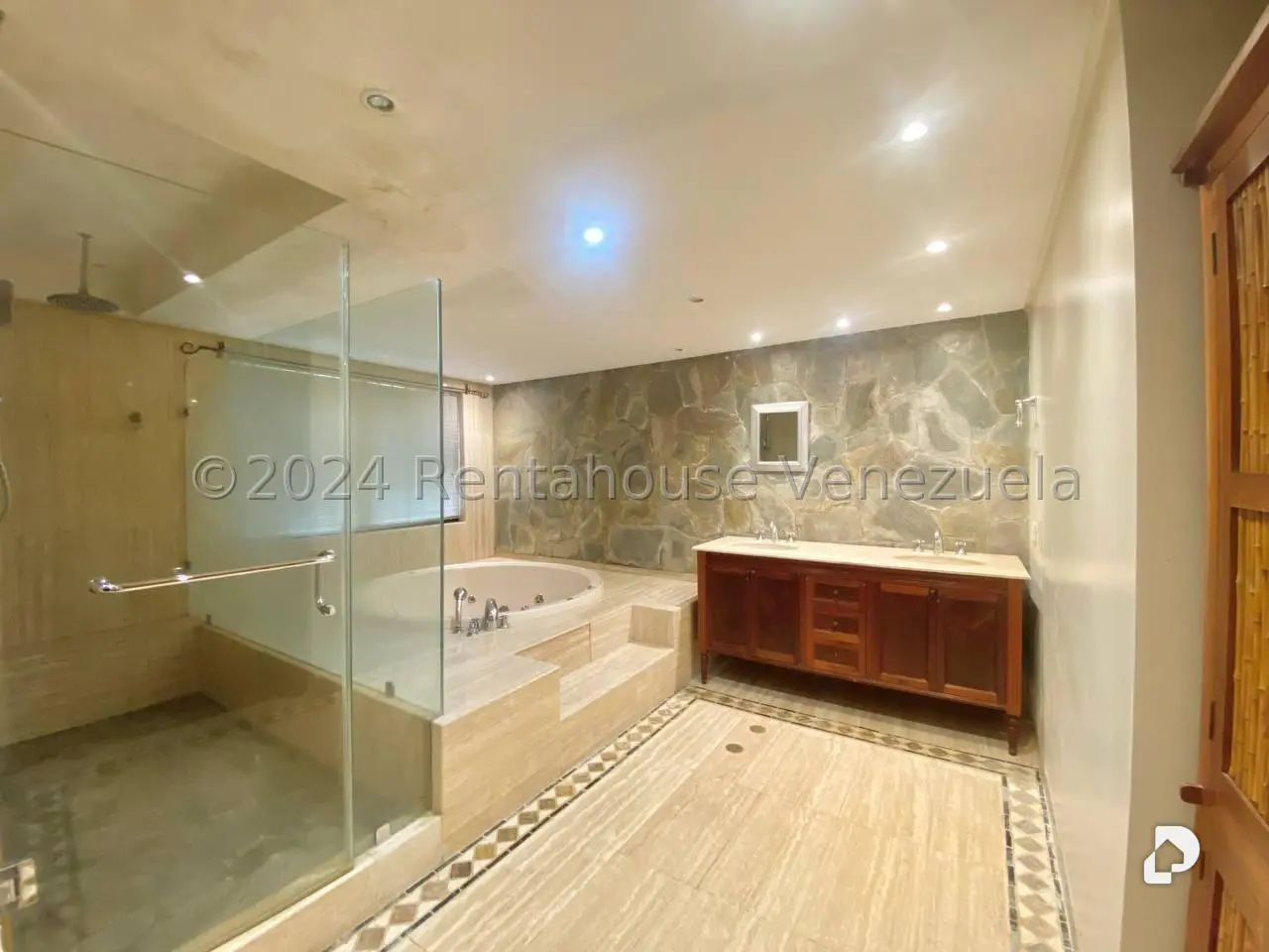 Casa en Oripoto, Caracas – 21