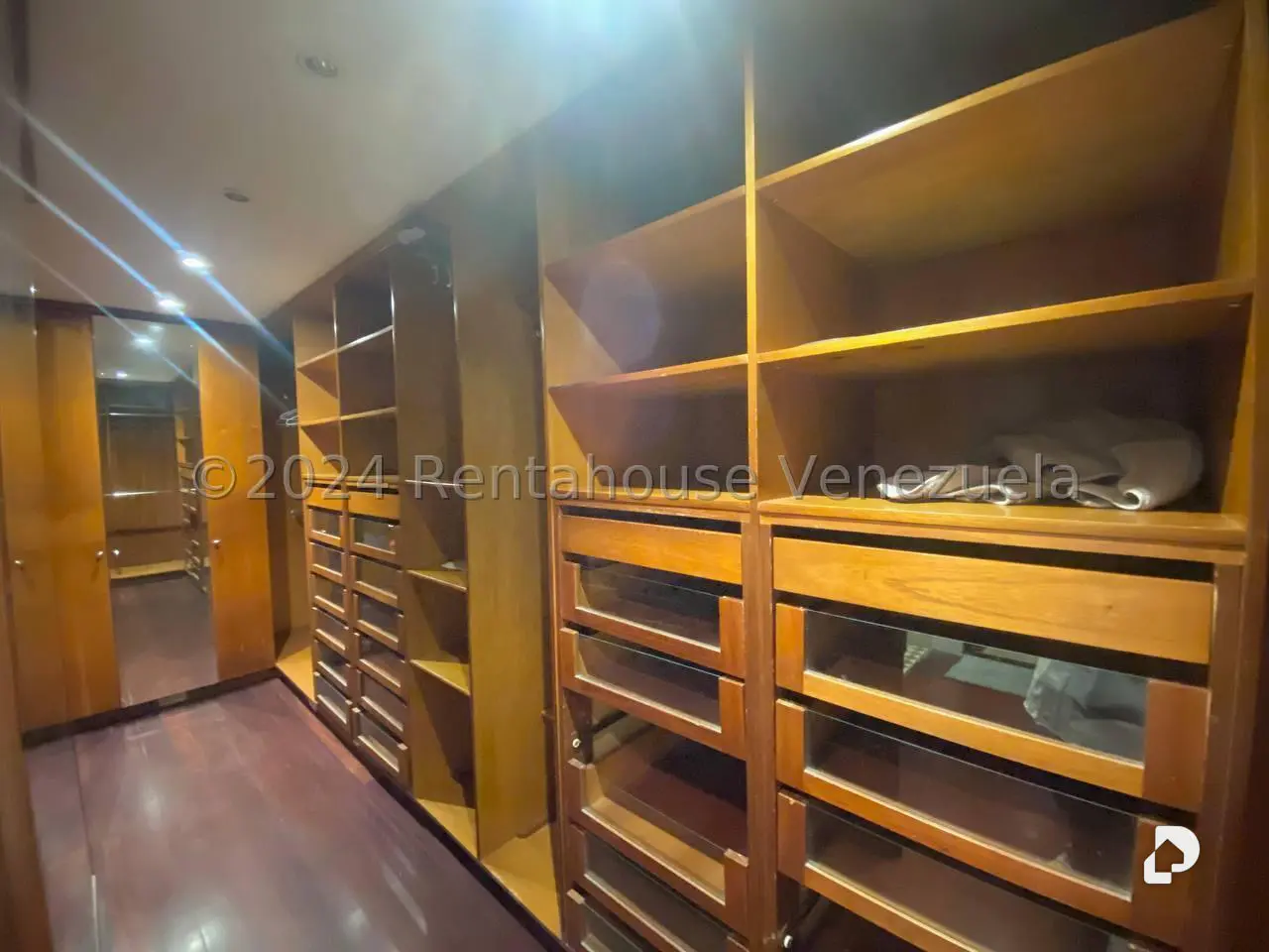 Casa en Oripoto, Caracas – 23