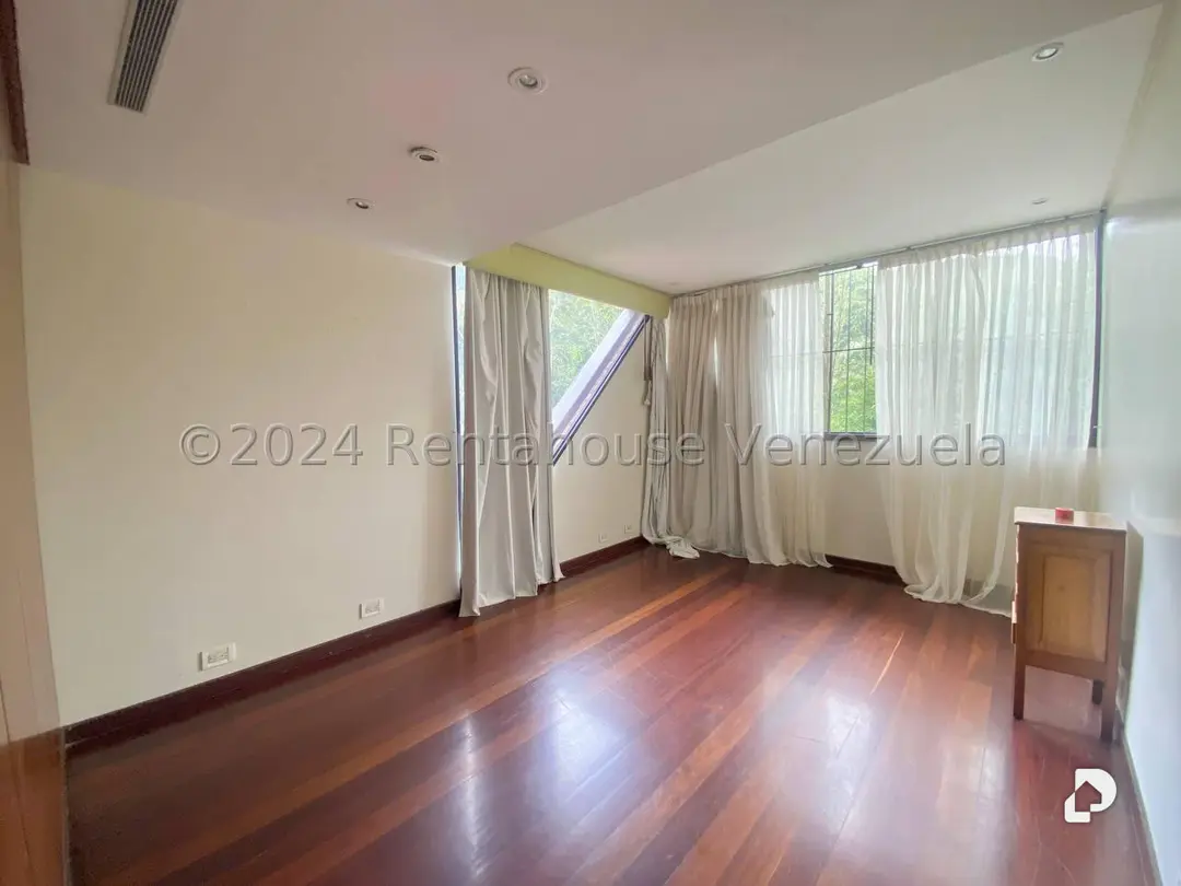 Casa en Oripoto, Caracas – 28