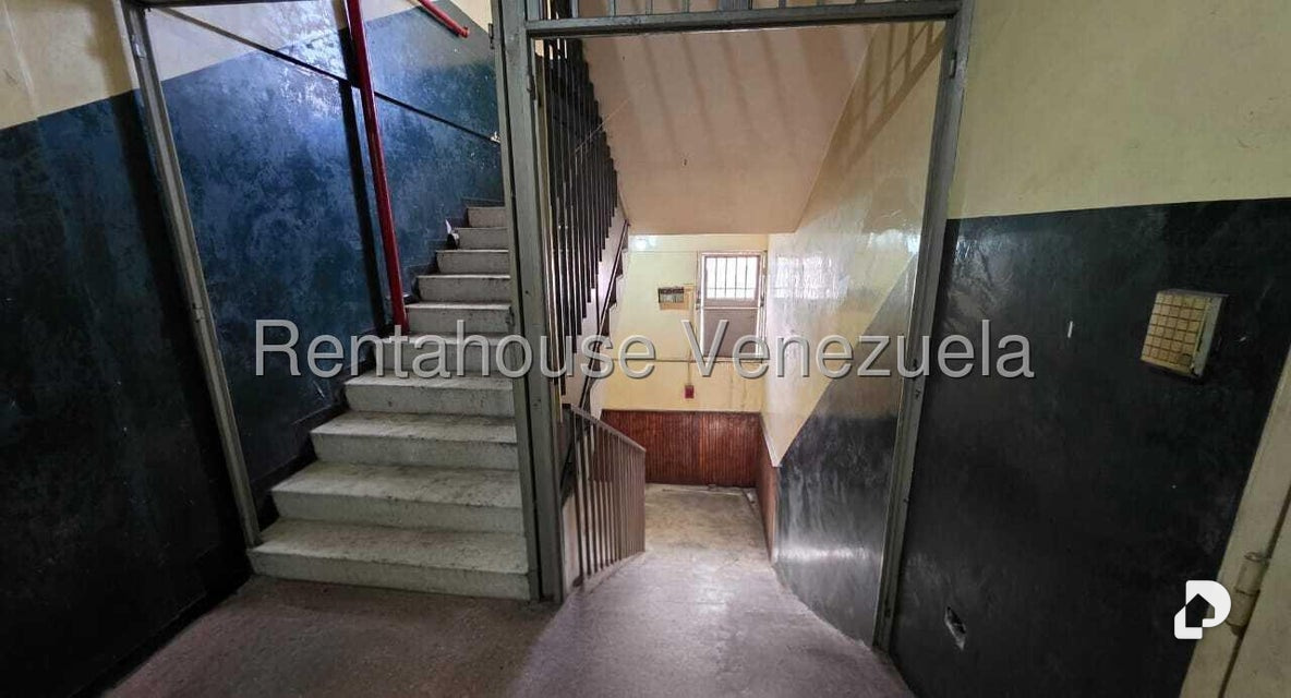 Edificio en La Trinidad, Caracas – 6