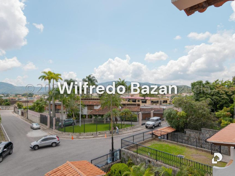 Casa en Cumbres de Curumo, Caracas – 25