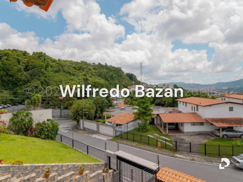 Casa en Cumbres de Curumo, Caracas – 24