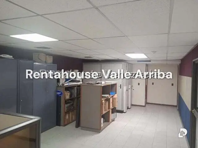 Local comercial en La Urbina, Caracas – 24