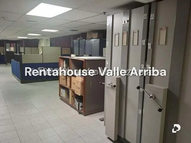 Local comercial en La Urbina, Caracas – 26