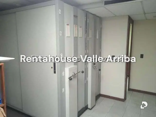 Local comercial en La Urbina, Caracas – 25