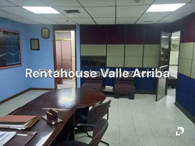 Local comercial en La Urbina, Caracas – 18