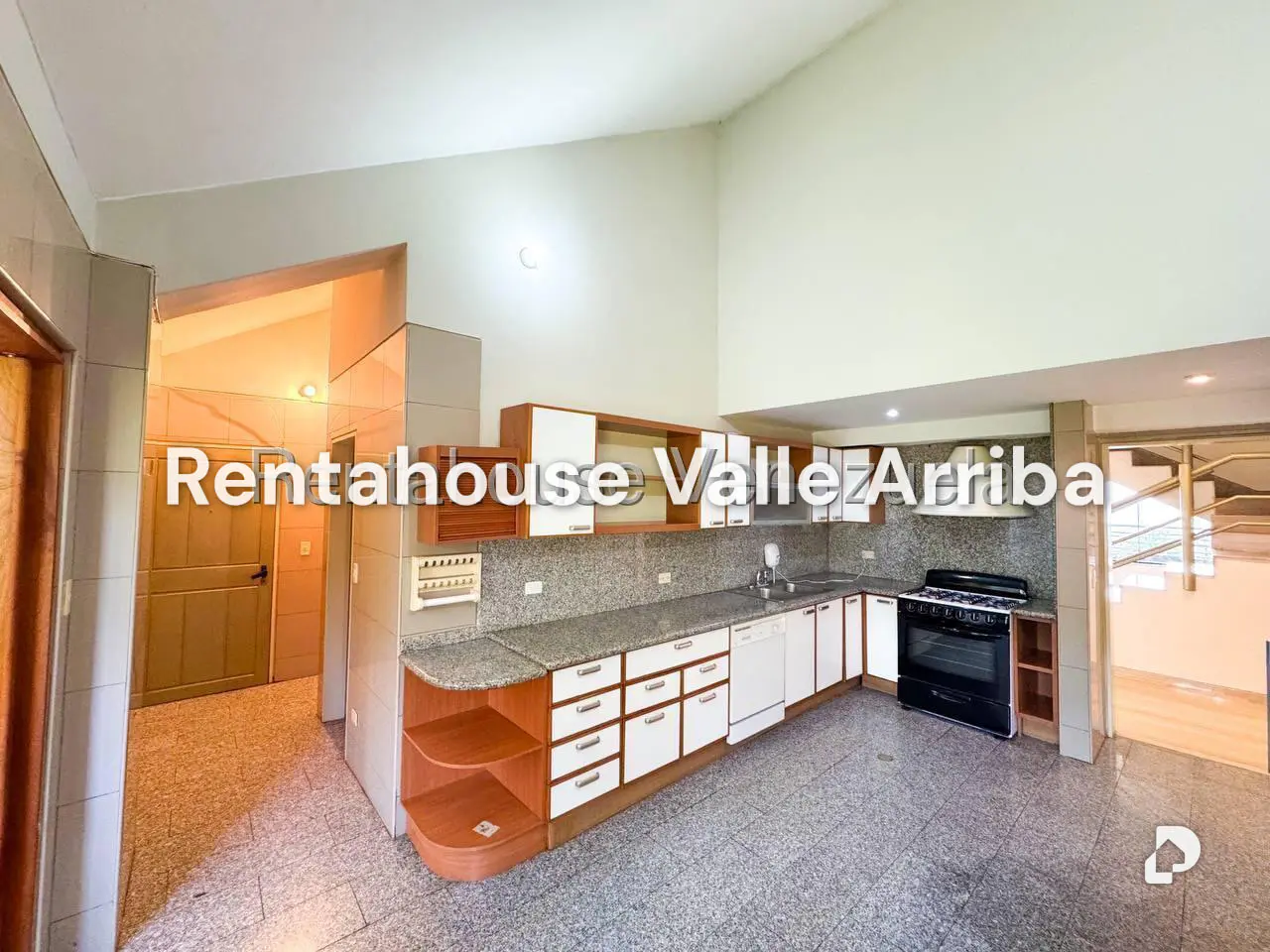 Apartamento en Lomas de La Lagunita, Caracas – 15