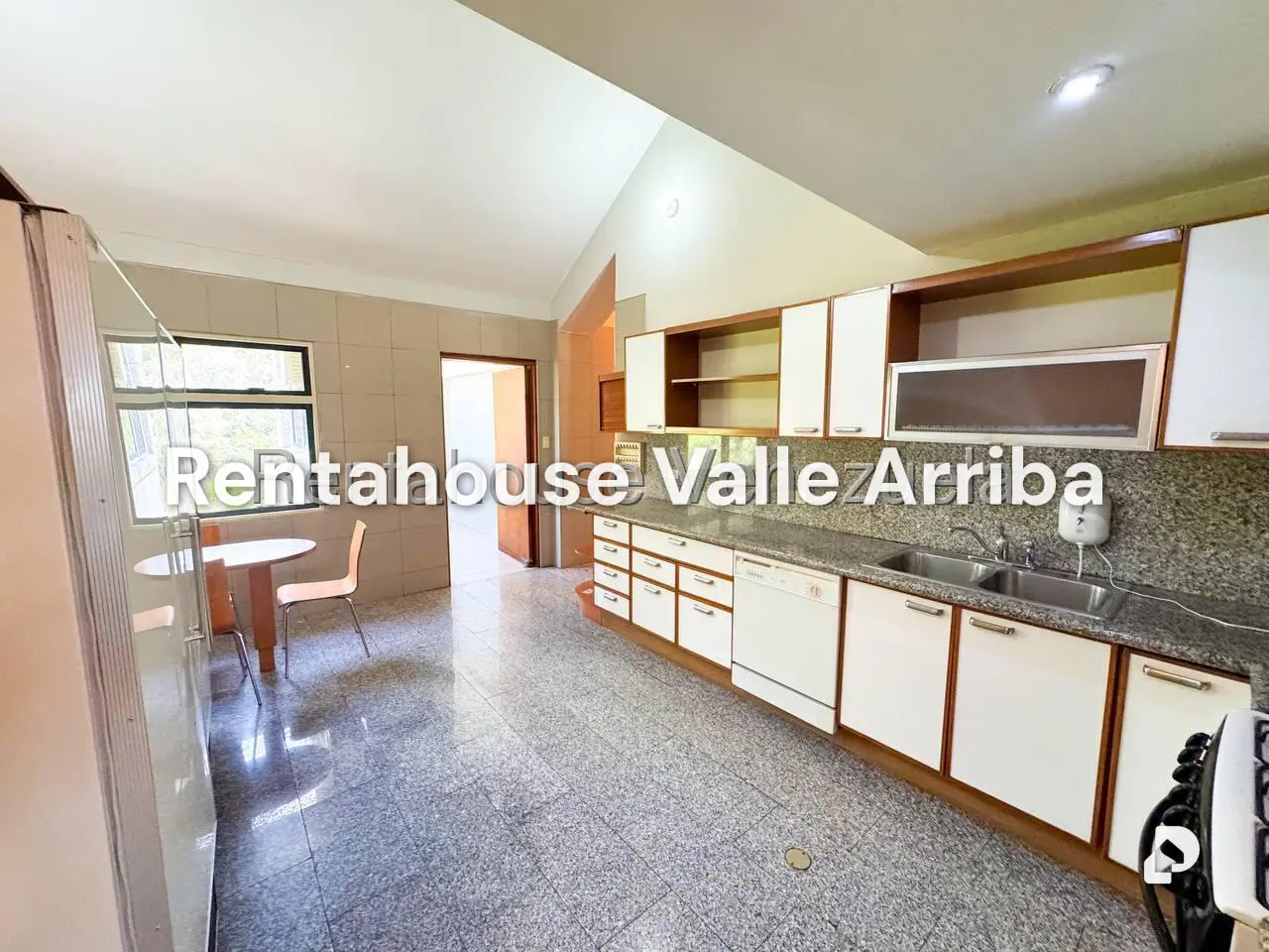 Apartamento en Lomas de La Lagunita, Caracas – 12