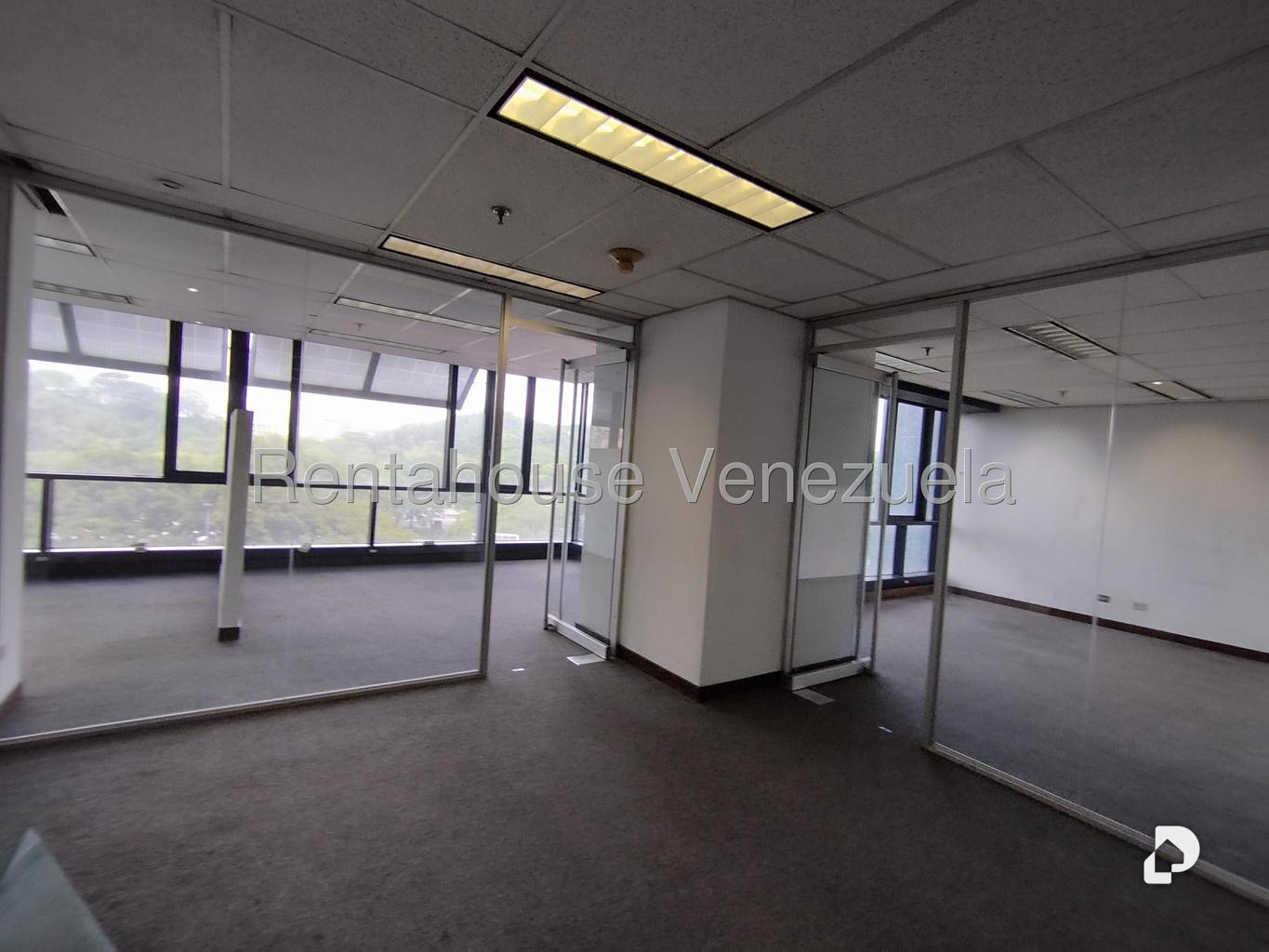 Oficina en Plaza Venezuela, Caracas – 2