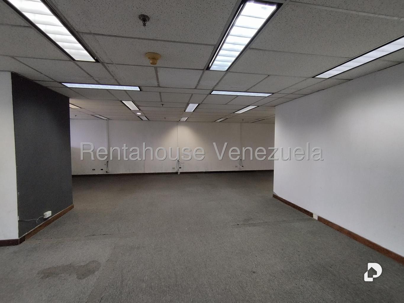 Oficina en Plaza Venezuela, Caracas – 12