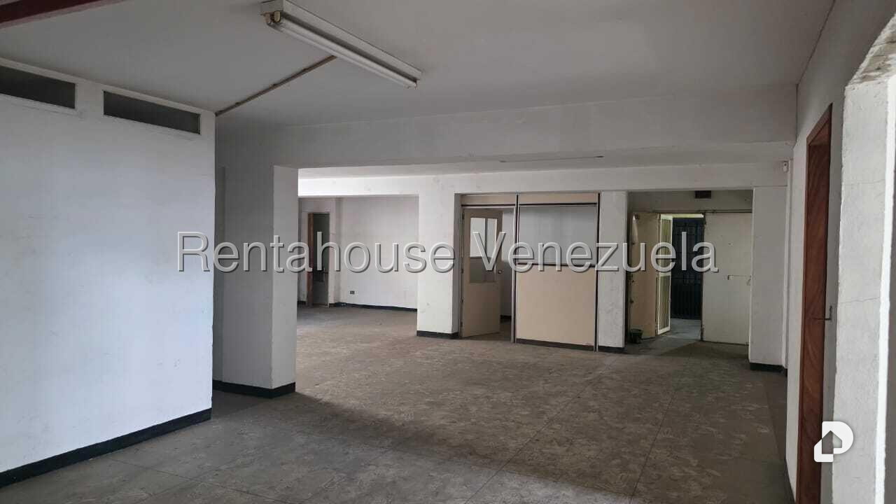 Edificio en La Trinidad, Caracas