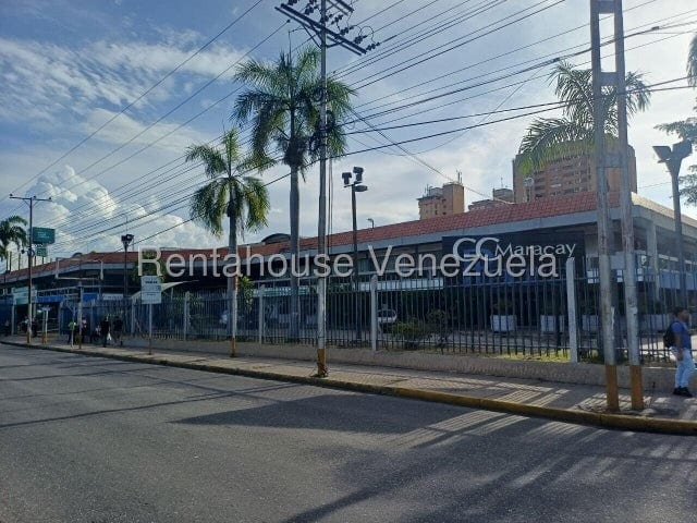 Local comercial en Urbanización El Centro, Maracay - 1