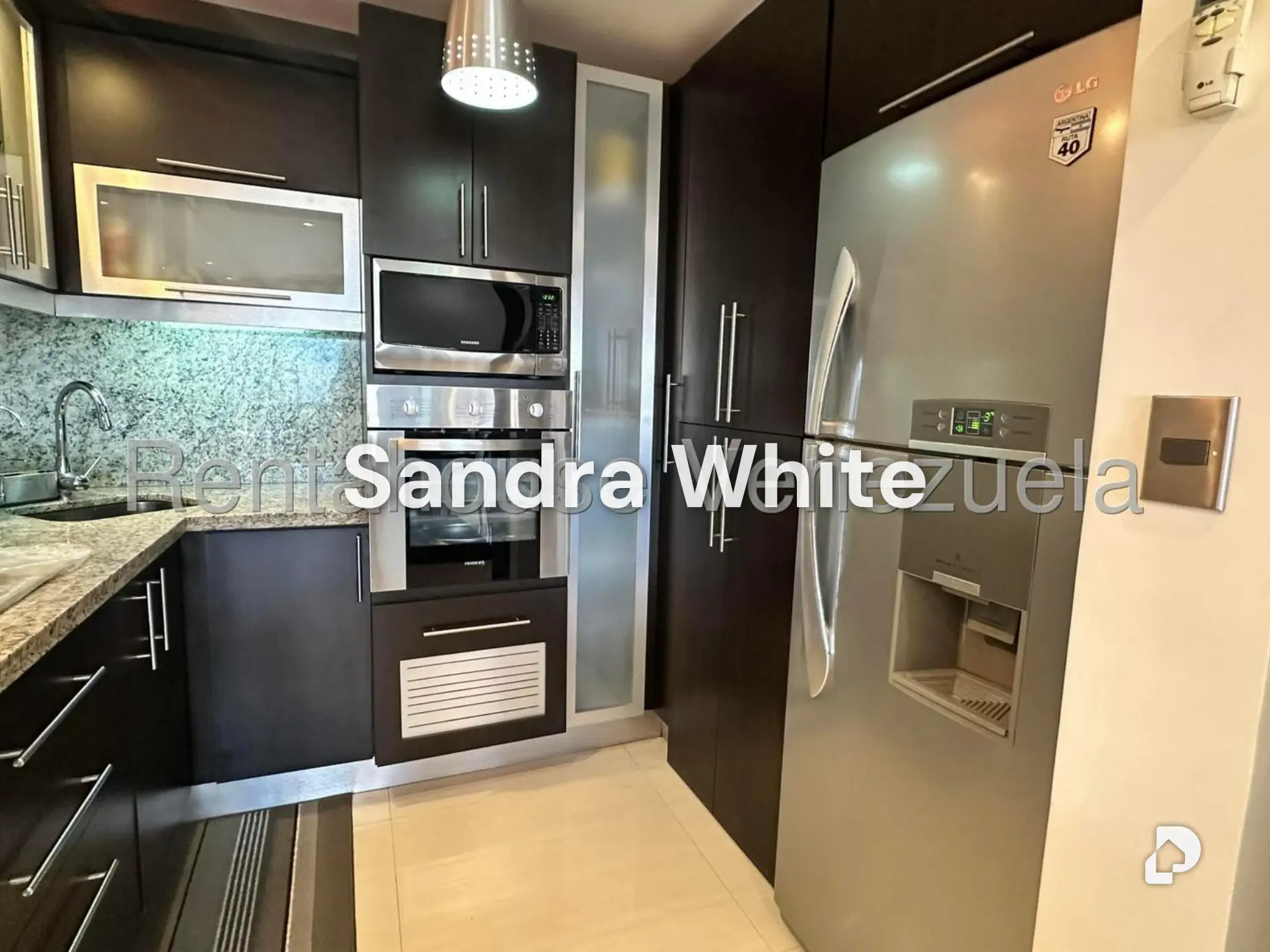 Apartamento en Colinas de La Tahona. 27-4401, Caracas – 8