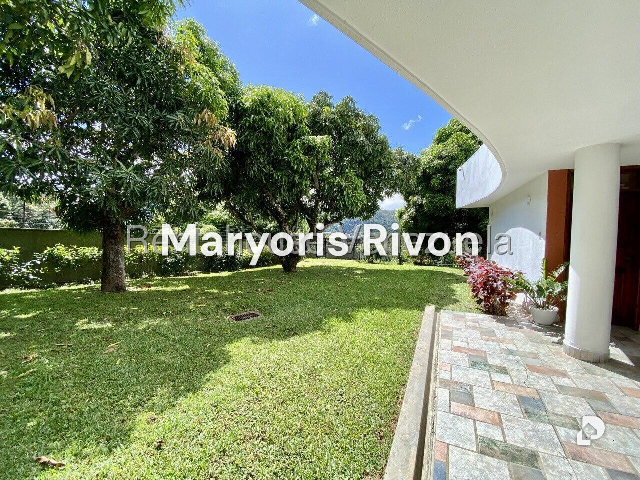 Casa en Lomas De La Trinidad, Caracas – 27