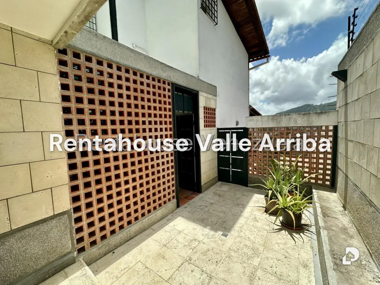 Casa en Lomas De La Trinidad, Caracas – 2