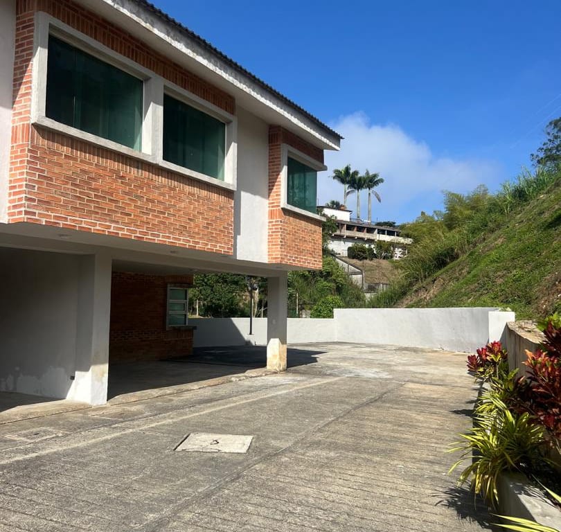 Townhouse en Parque El Retiro, Altos Mirandinos - 1