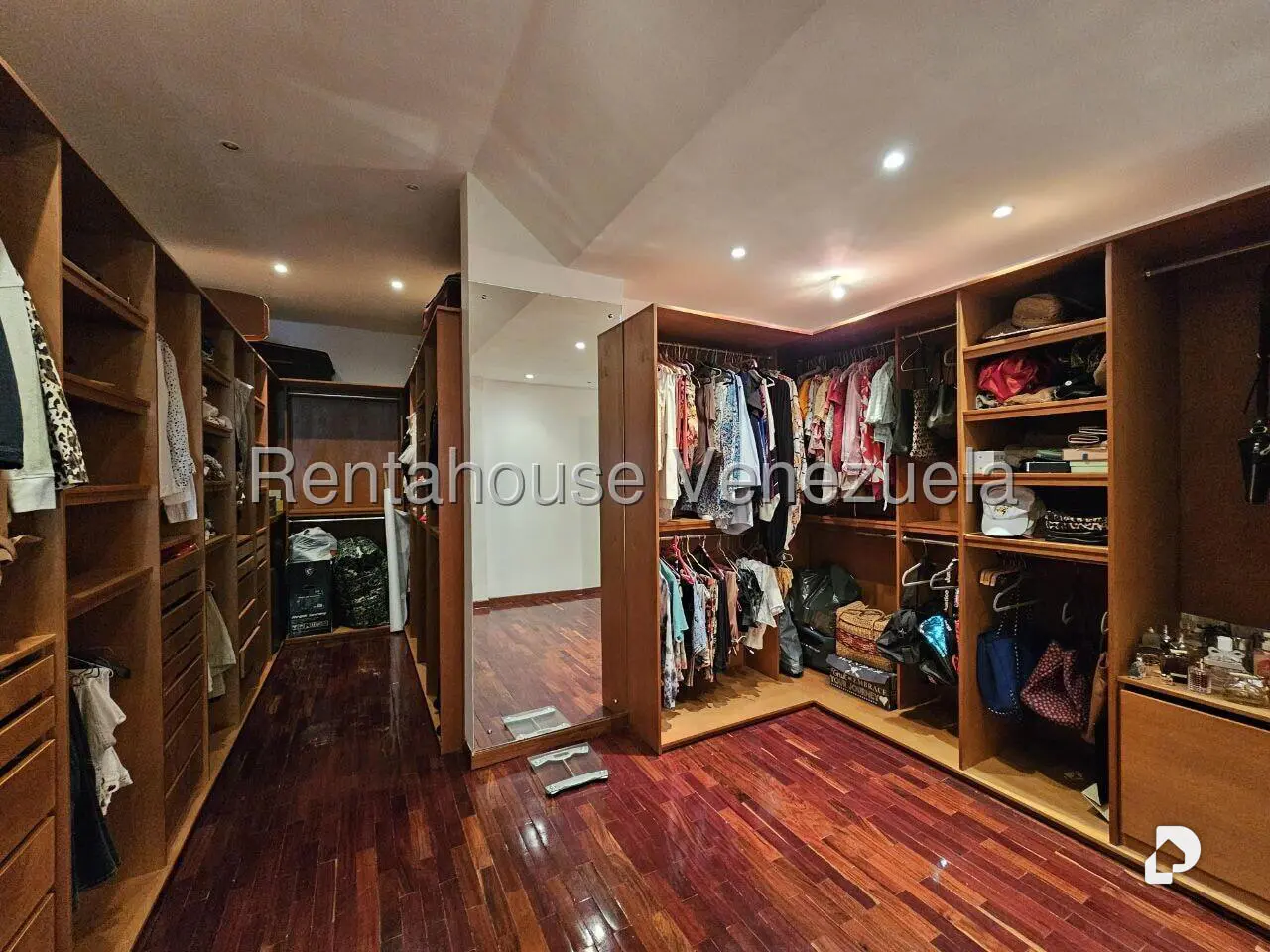 Casa en Prados del Este, Caracas – 24