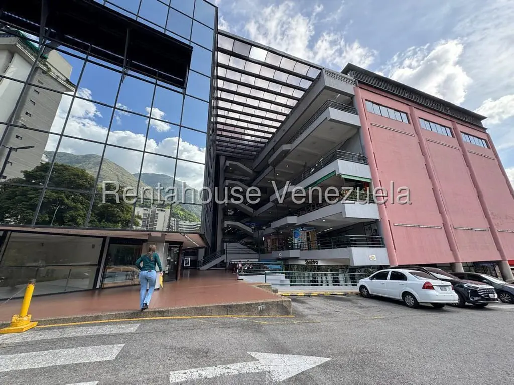 Commercial space in Terrazas del Ávila, Caracas - 1