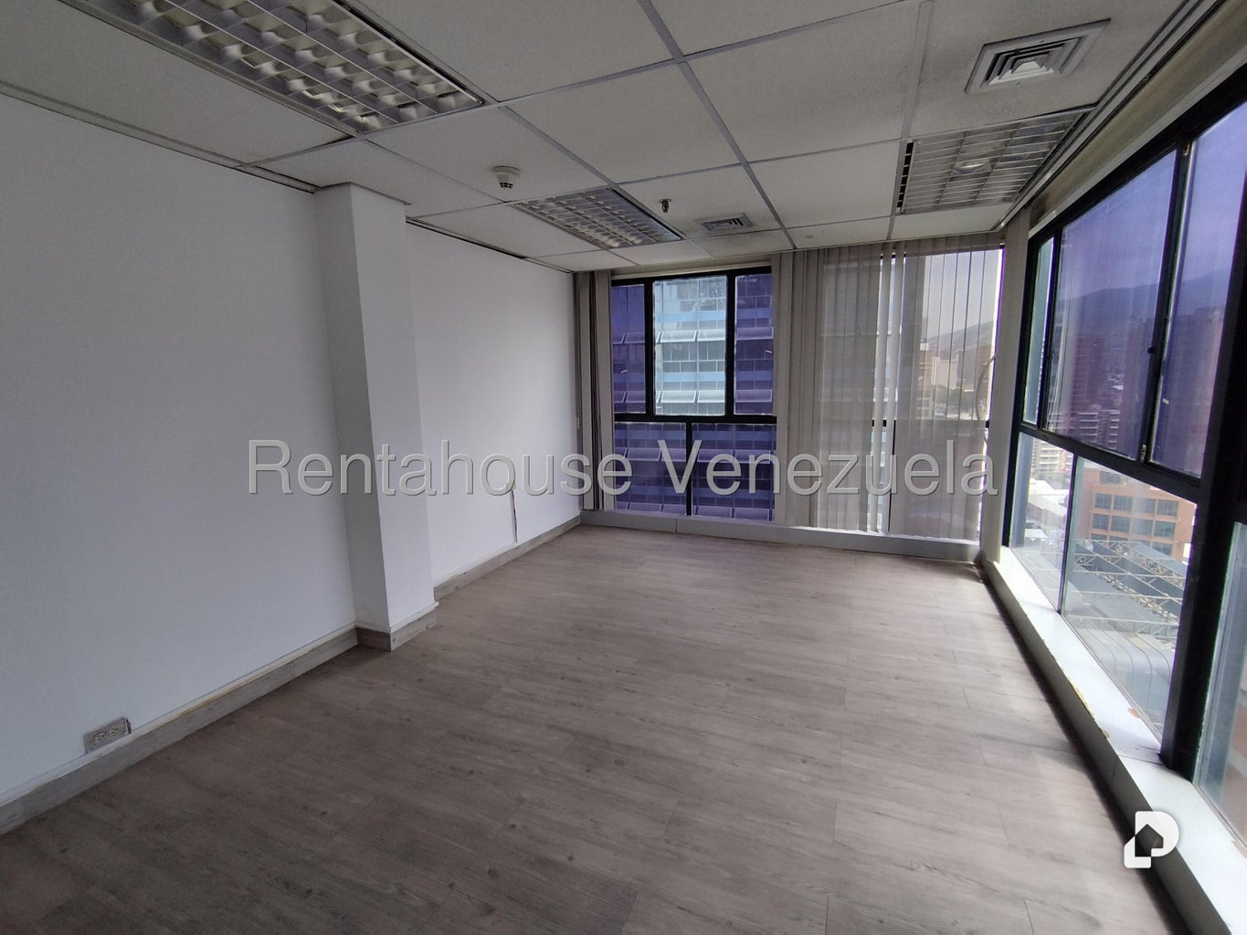 Local comercial en Plaza Venezuela, Caracas – 16