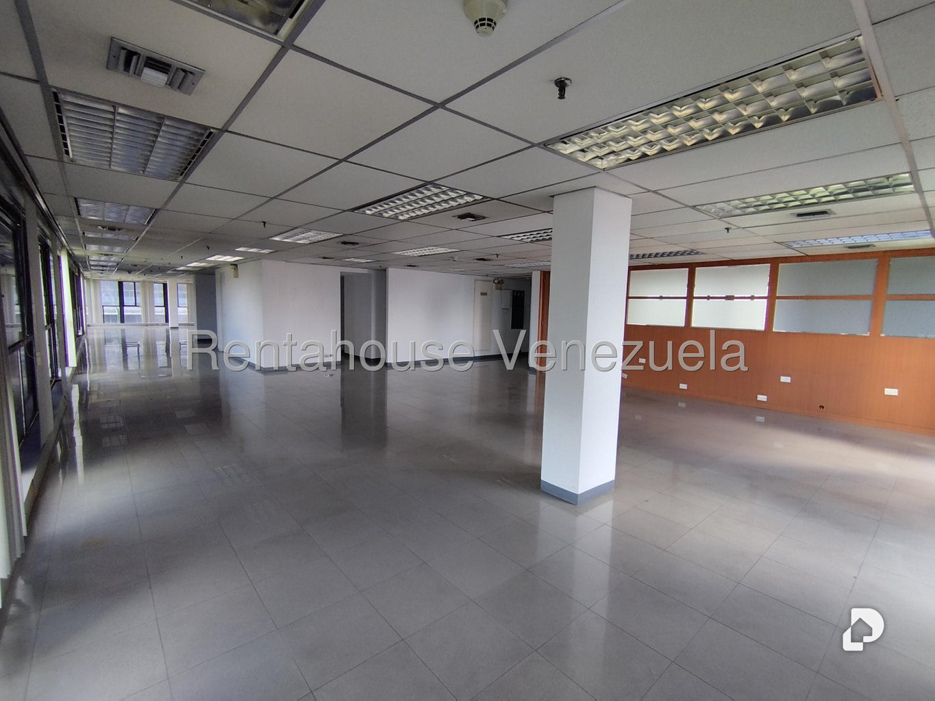 Local comercial en Plaza Venezuela, Caracas – 13