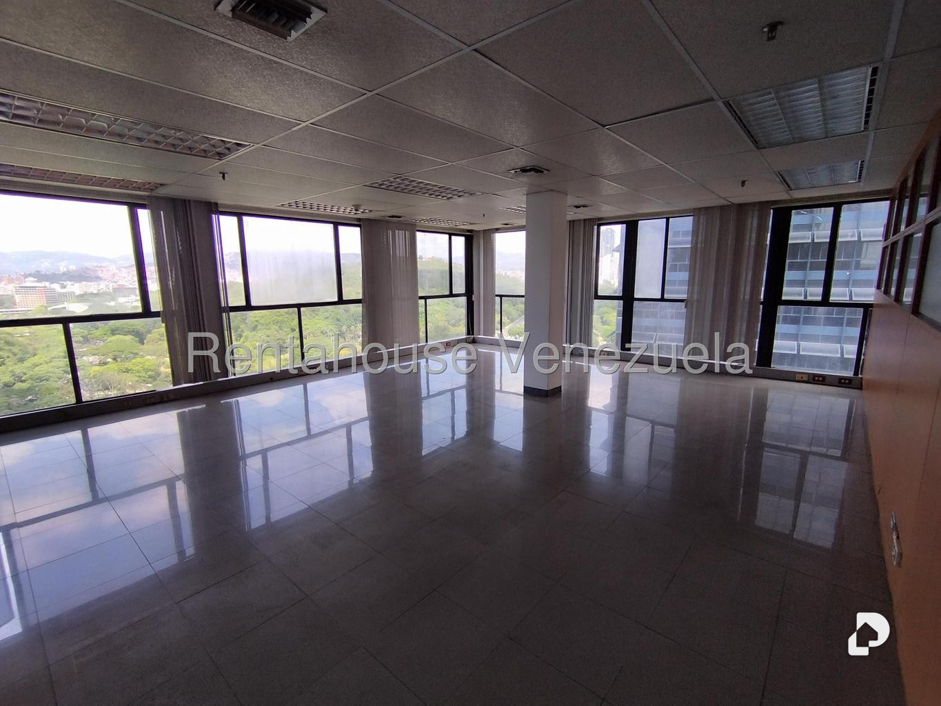 Local comercial en Plaza Venezuela, Caracas – 22