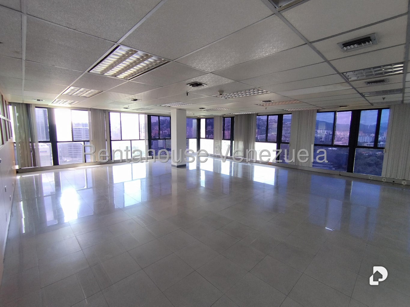 Local comercial en Plaza Venezuela, Caracas – 9