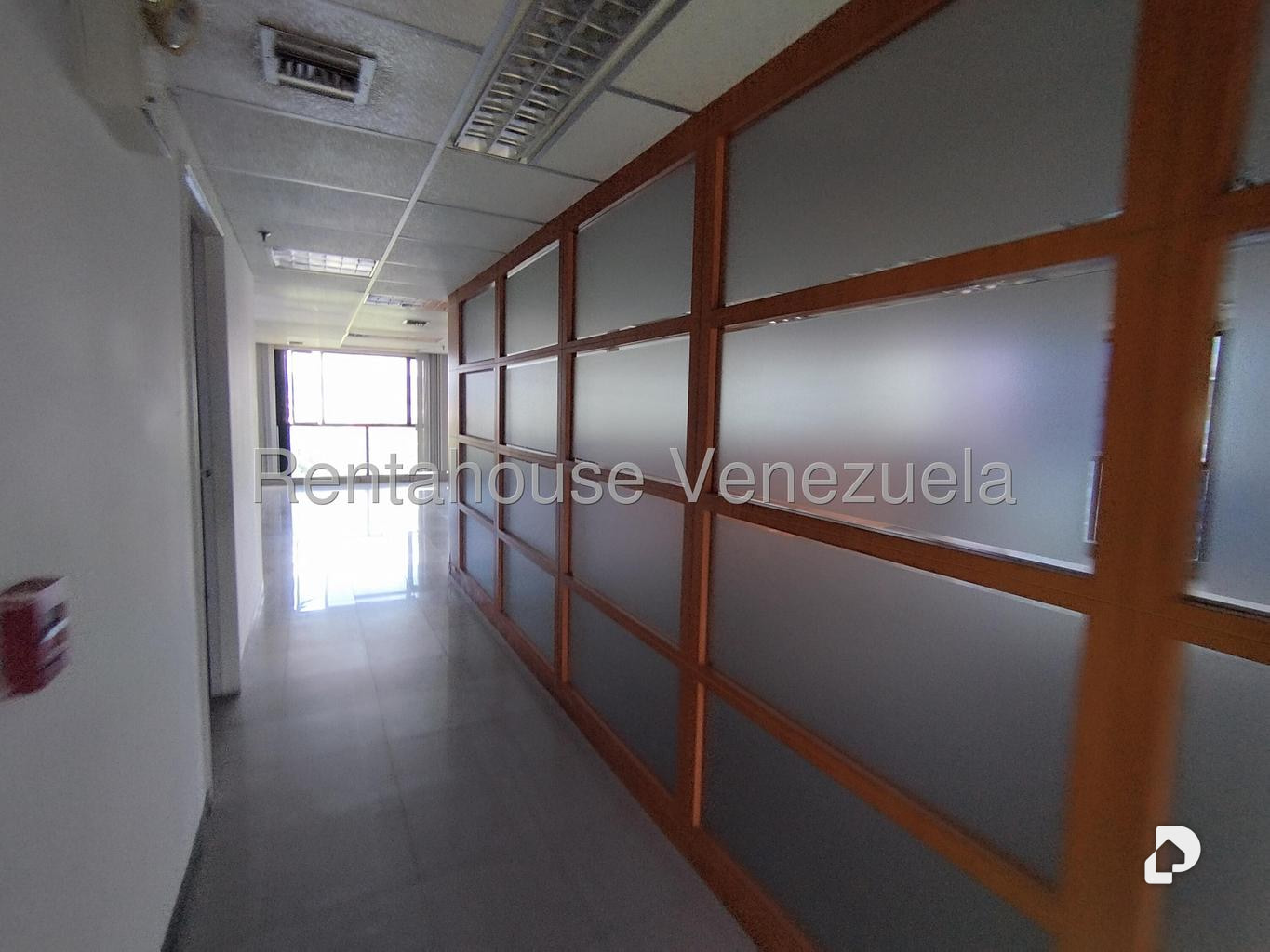 Local comercial en Plaza Venezuela, Caracas – 23