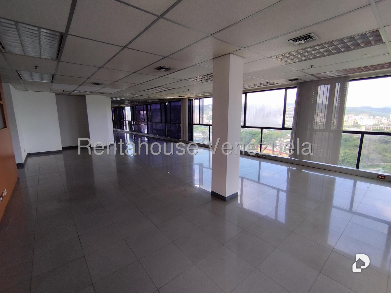 Local comercial en Plaza Venezuela, Caracas – 21