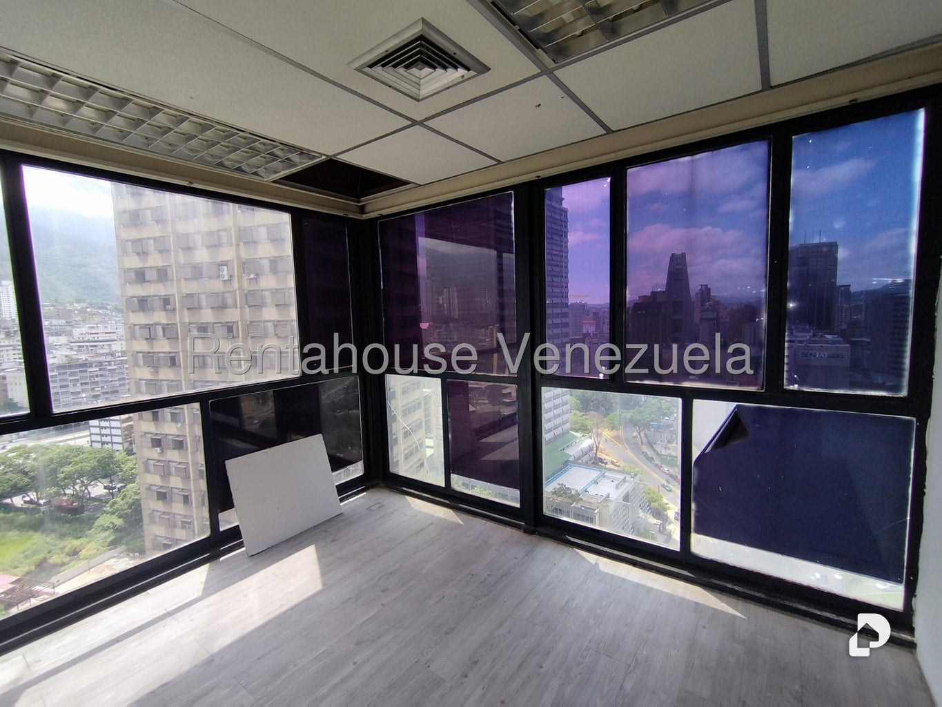 Local comercial en Plaza Venezuela, Caracas – 7