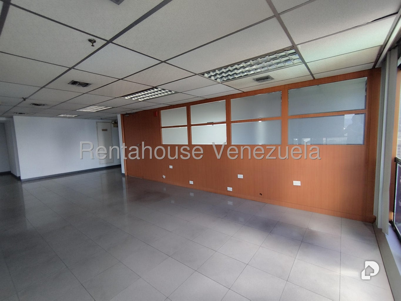 Local comercial en Plaza Venezuela, Caracas – 11