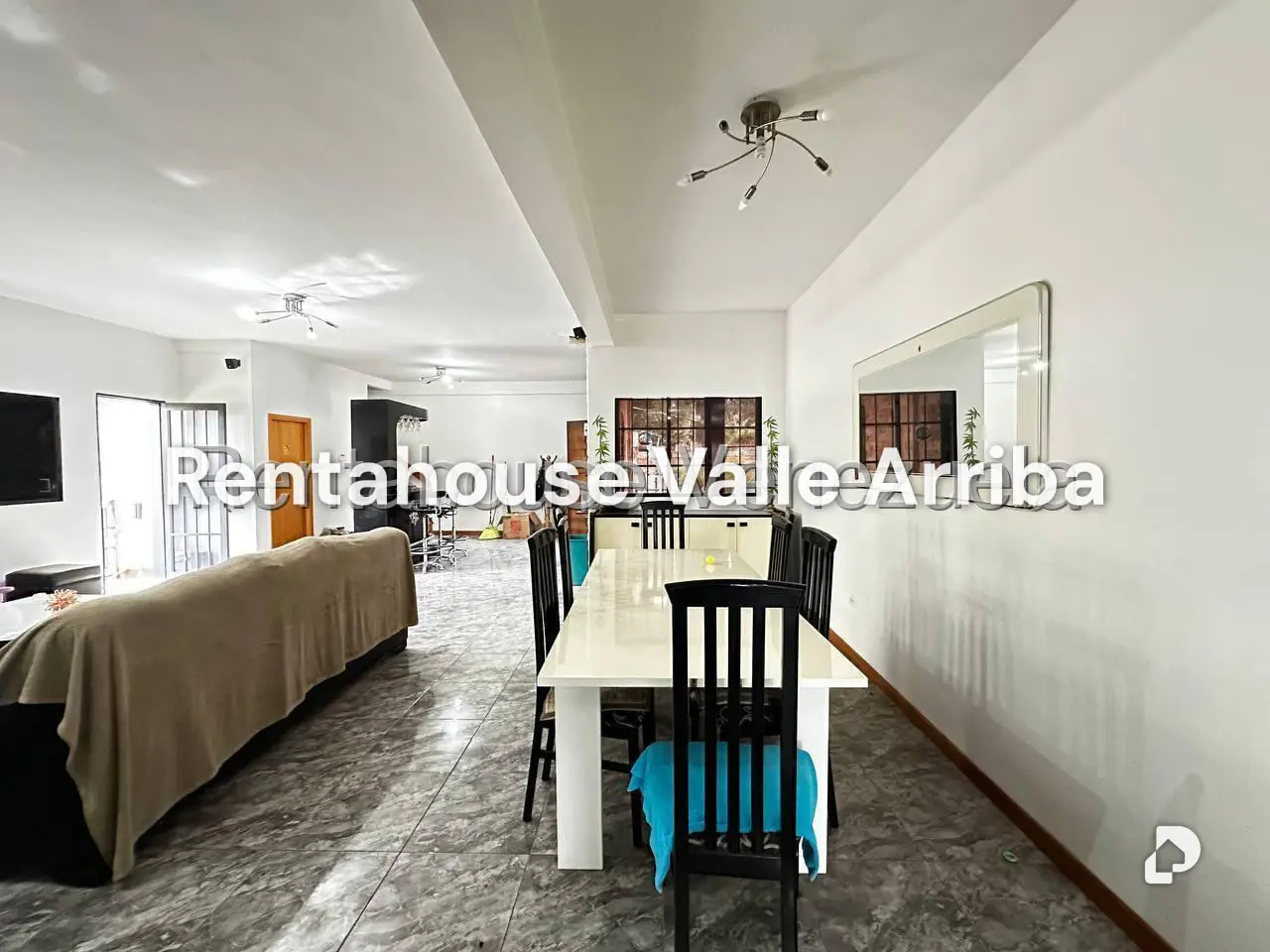 Casa en Parque Caiza, Caracas – 23