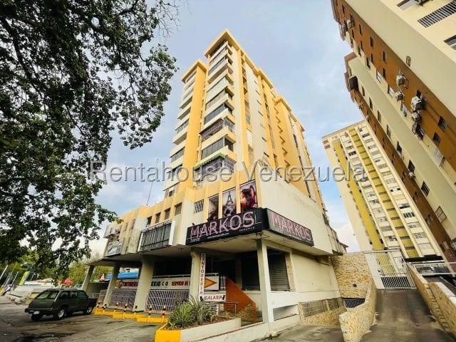 Apartamento en Urbanización Andrés Bello, Maracay - 1