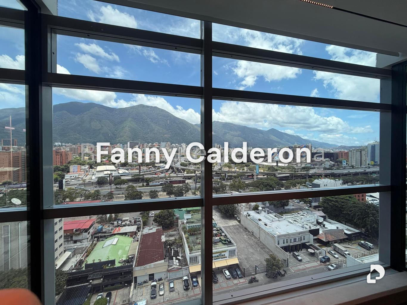 Oficina en Las Mercedes, Caracas – 25