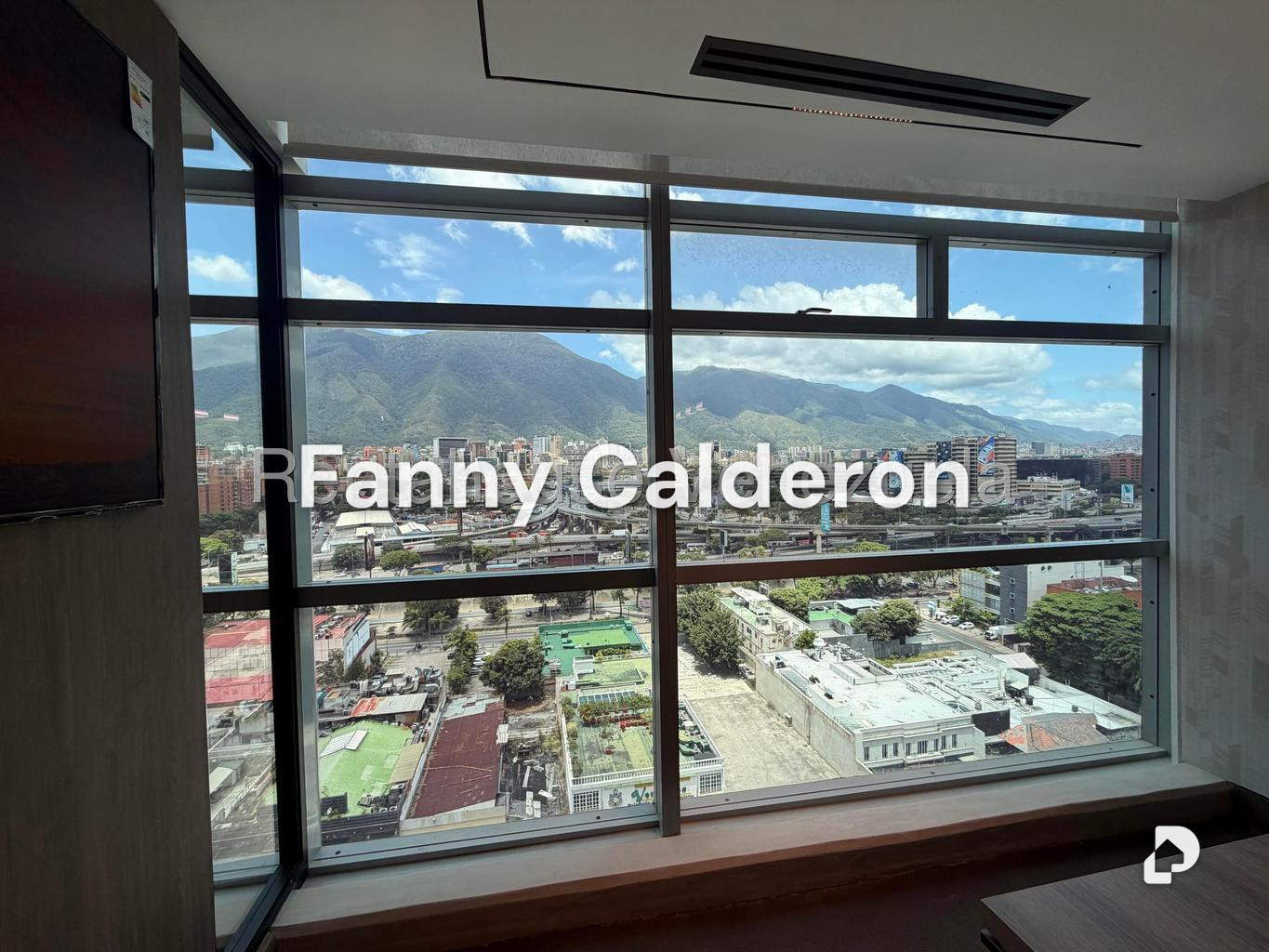 Oficina en Las Mercedes, Caracas – 18