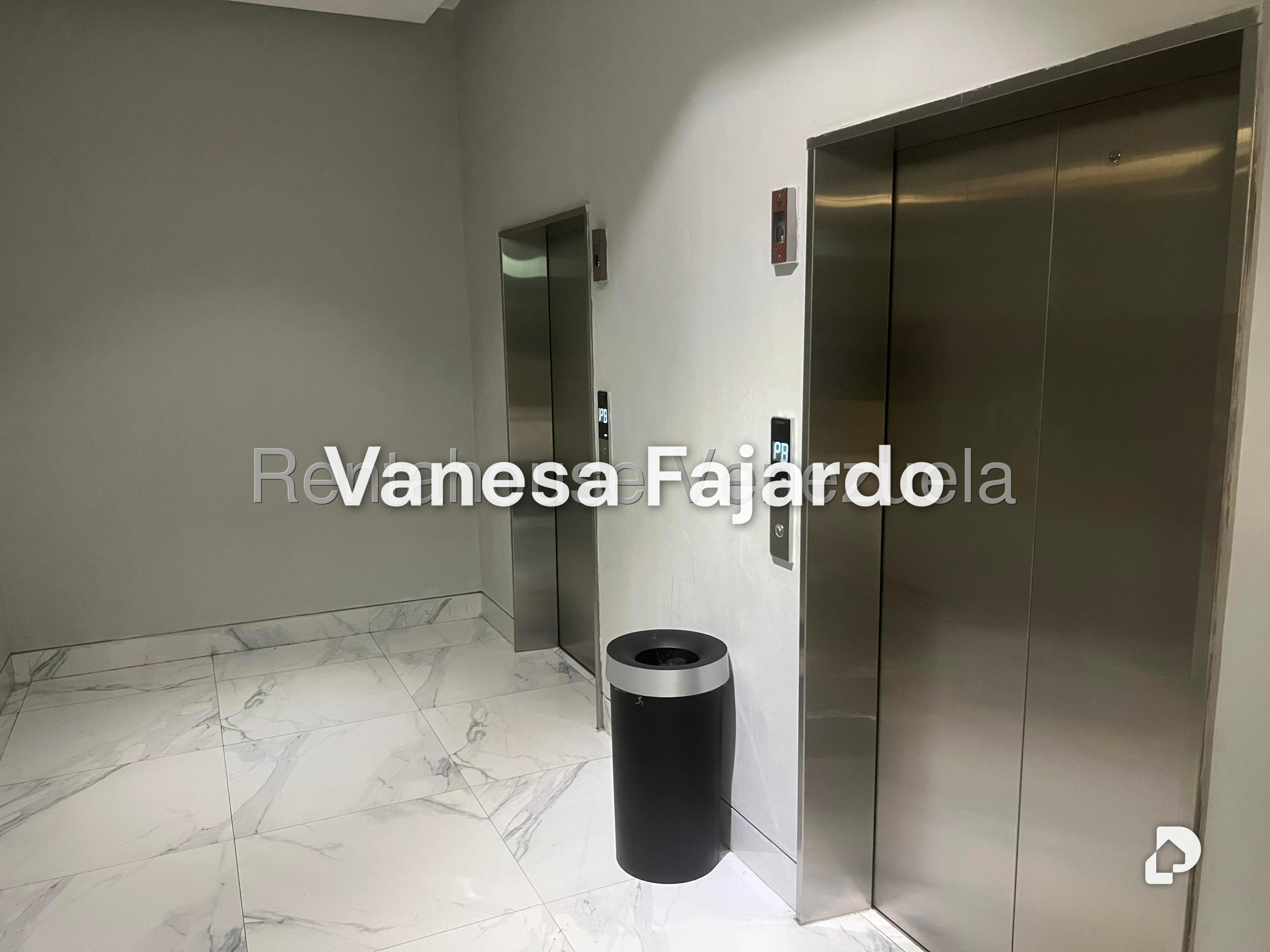 Oficina en Cerro Verde, Caracas – 8