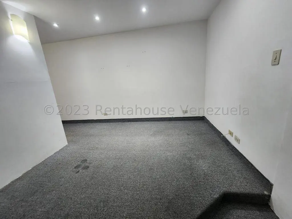 Local comercial en Lomas De La Trinidad, Caracas - 1