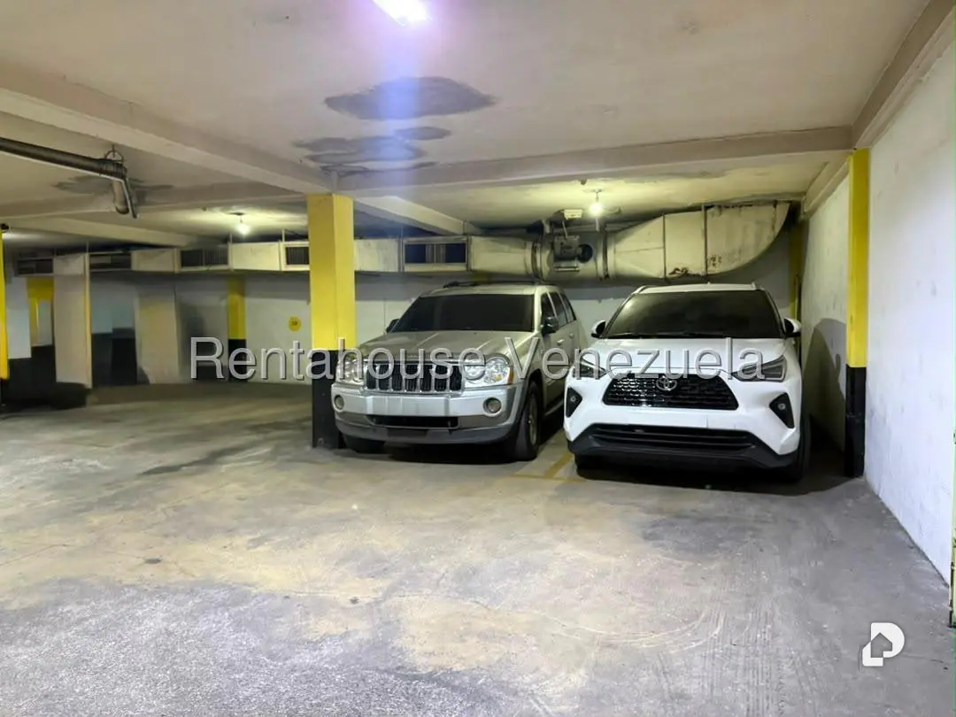 Apartamento en Los Palos Grandes, Caracas – 12