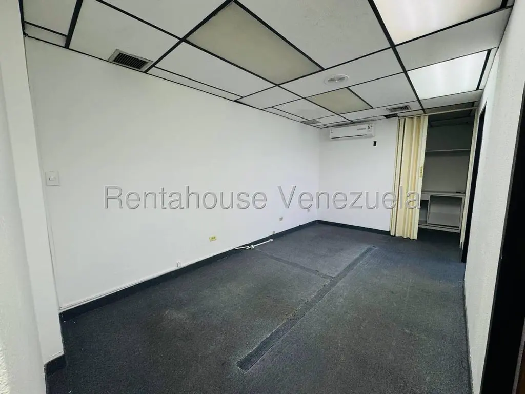 Oficina en Los Dos Caminos, Caracas - 1