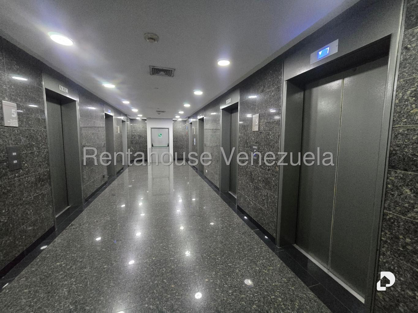Local comercial en El Recreo, Caracas – 16