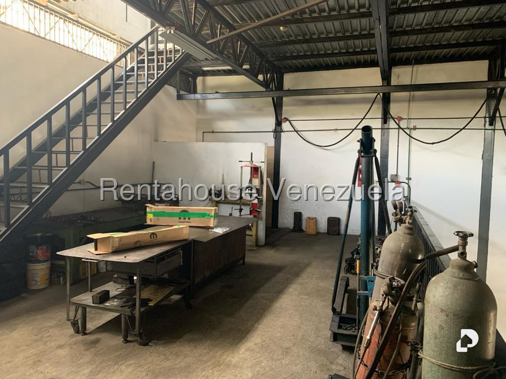 Local comercial en Prado de María, Caracas – 12