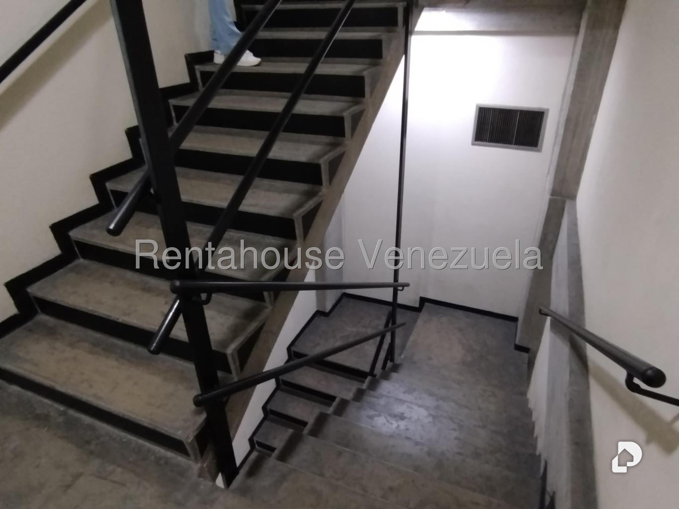 Oficina en El Rosal, Caracas – 9
