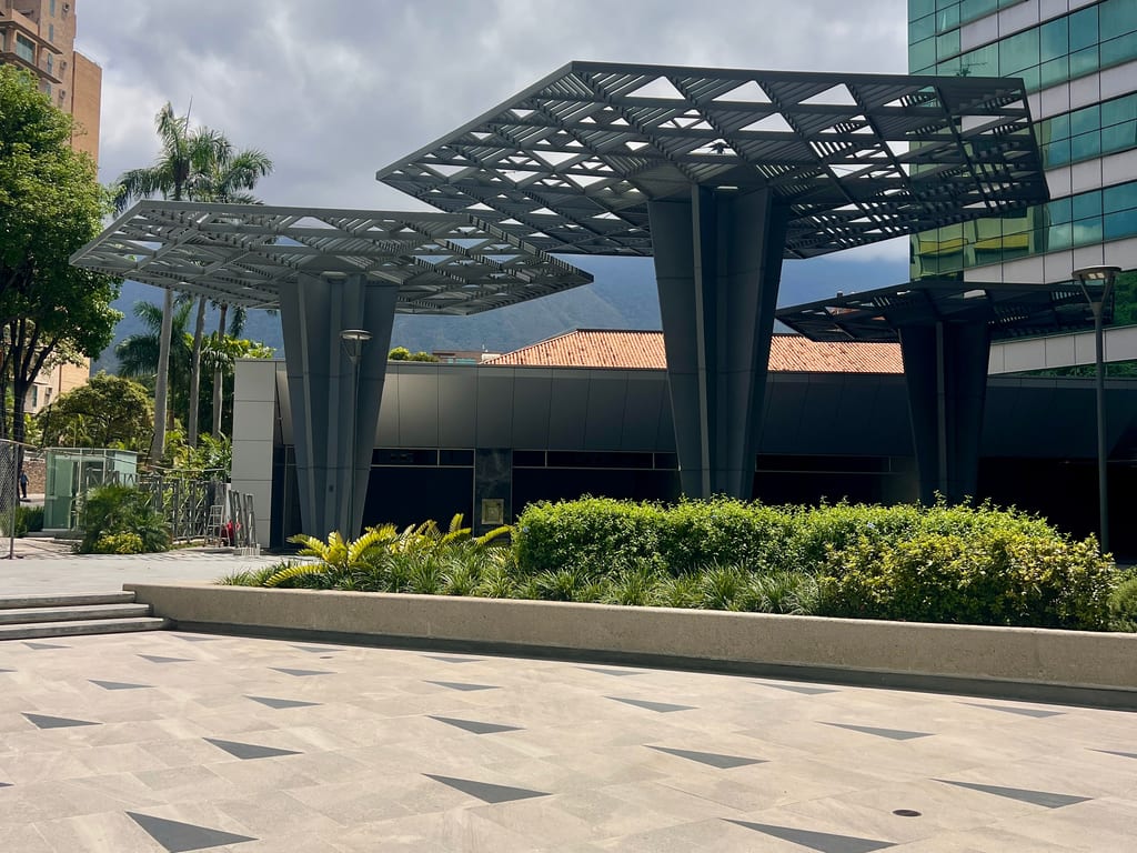 Oficina en Campo Alegre, Caracas - 1