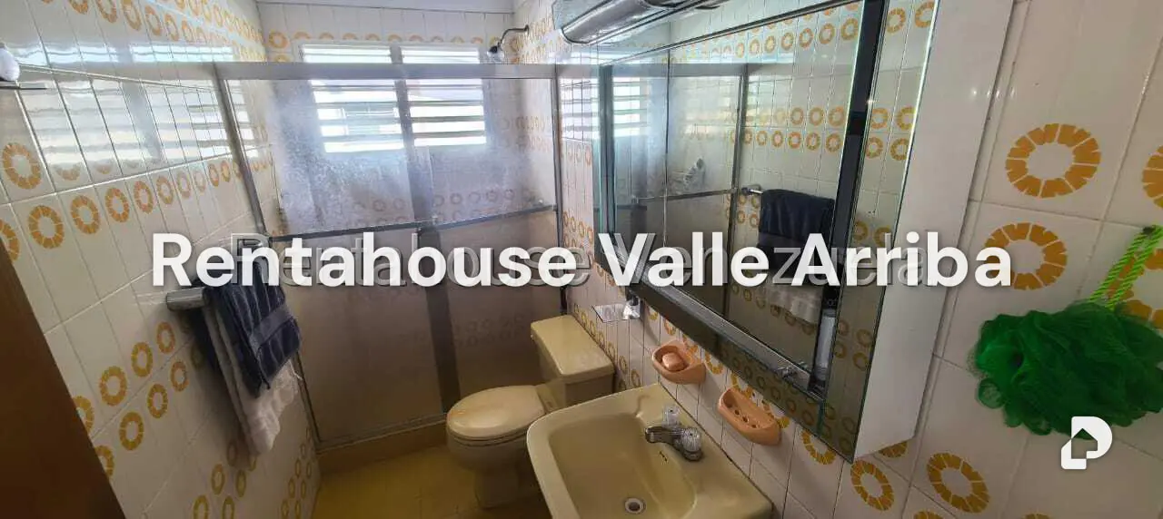 Casa en Los Naranjos (del Cafetal), Caracas – 30